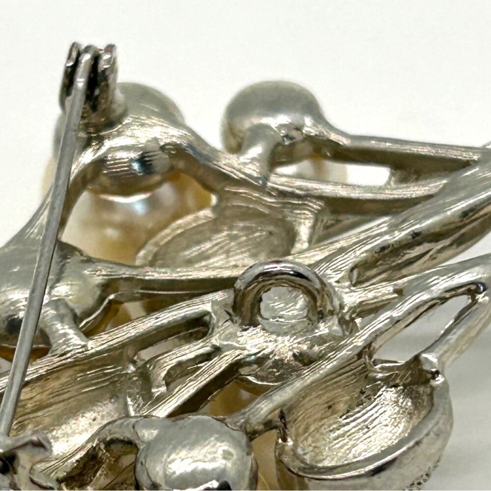 Vintage Faux Pearl Brooch Statement Silver-tone Balloon Bouquet with Bow 2.5 In - Picture 12 of 16